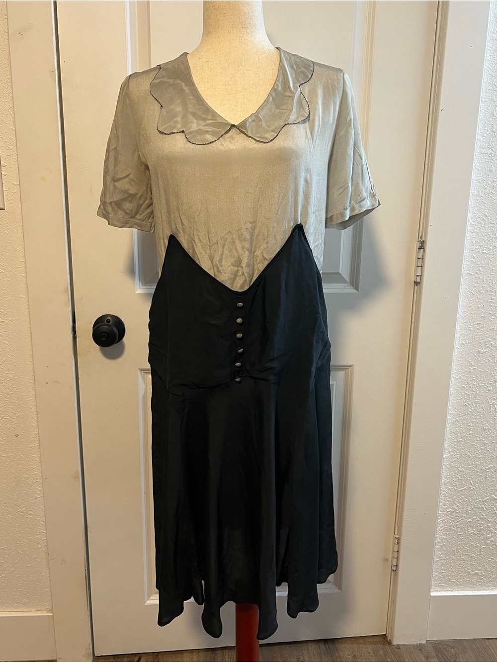 Antique 20s/30s Flapper Art Deco Two Tone Scalloped Collar Silk Crepe Say Dress